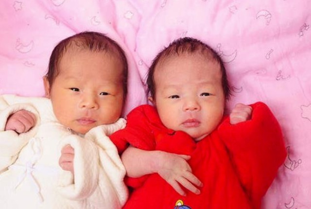 孩子|爸爸姓“唐”,给双胞胎女儿取名时加母姓,网友直呼:意境有了