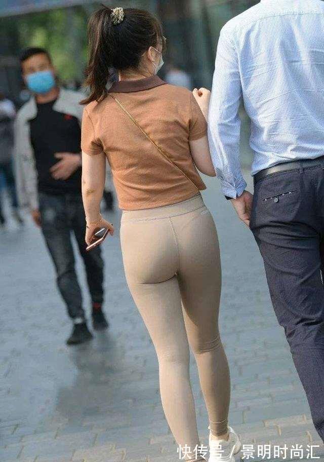 单品 瑜伽裤穿搭选择野性性感,很经典的款式,值得一试