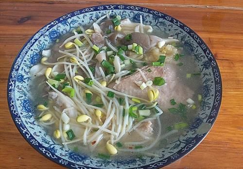 冬天多做此汤,增强免疫力,简单一煮酸辣鲜美,家人爱吃少生病