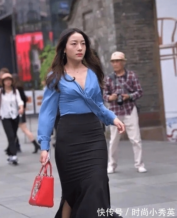 美女|美女穿包臀人鱼裙，设计感十足，时尚有气质