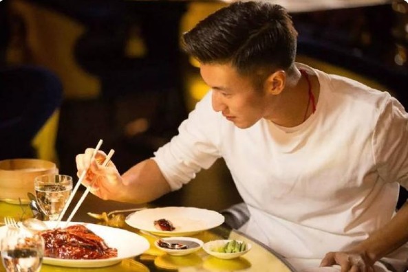 一档节目见识谢霆锋的人品和功夫,原来成龙说的接班人,不是空话