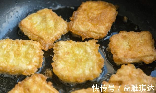煎豆腐时，直接下锅煎就错了！学会3技巧，不粘锅不掉皮，也不碎