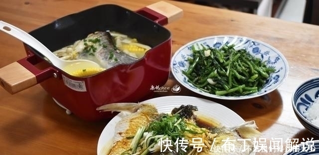 玉米海鲜菇鱼汤|两口子的晚餐,一荤一素一汤,实惠又好吃,吃着舒服,光盘不浪费
