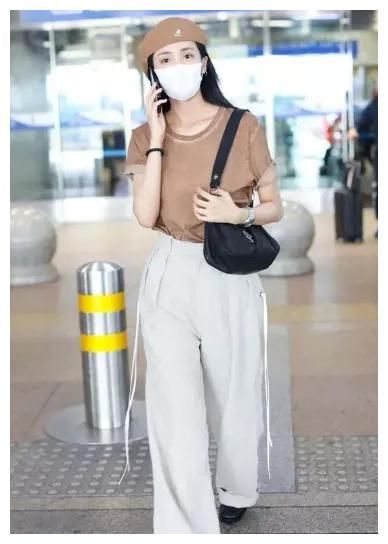 女人到了中年，切忌穿这2个颜色，多穿另外6个，更能显白减龄