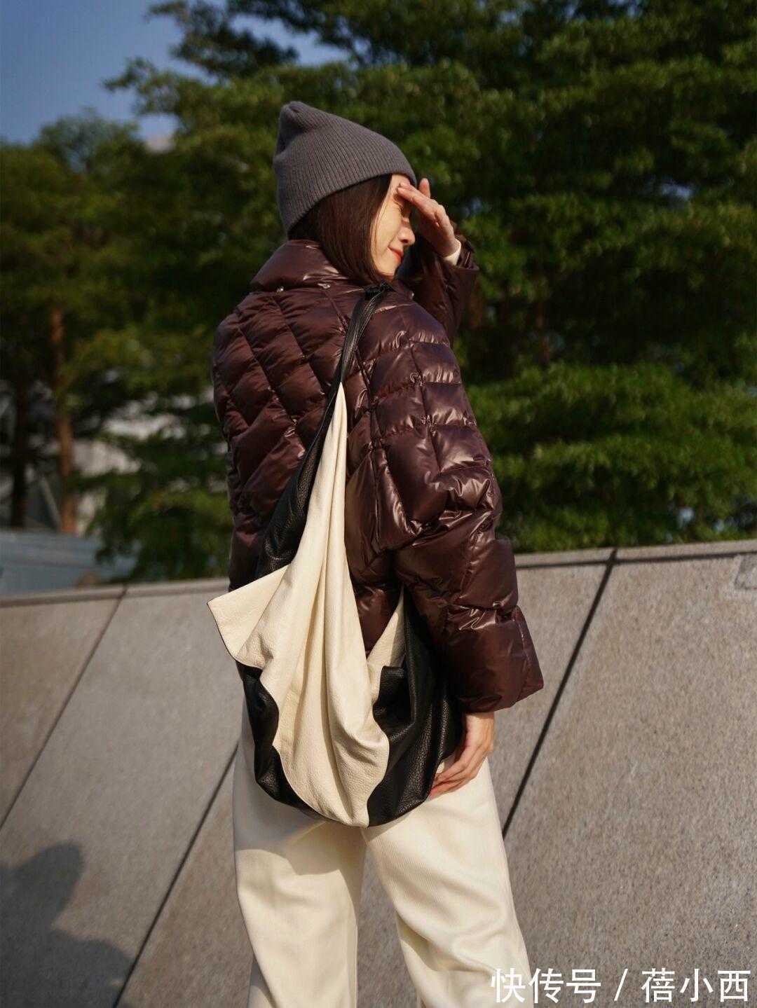 穿搭 羽绒服怎样搭配才时髦?内搭毛衣,下搭阔腿裤、牛仔裤简约高级