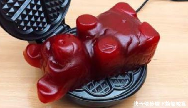 将小熊软糖放进华夫饼机中会怎样?老外作死测试,结果不忍直视
