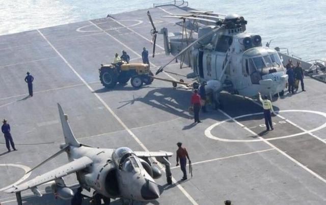 法拉利|航母上一辆其貌不扬的小车,价格却十分不菲,比20辆法拉利还贵