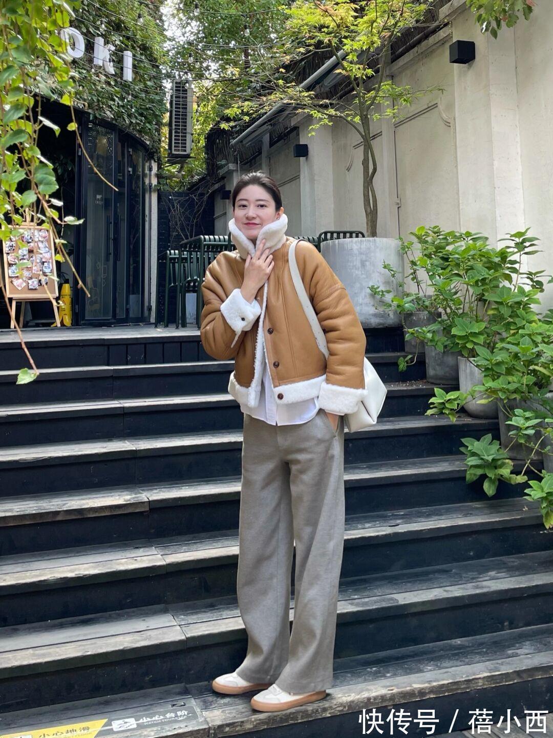 纯白色|冬天穿啥保暖又时髦?有这5款“羊羔毛外套”就够了,全身暖洋洋