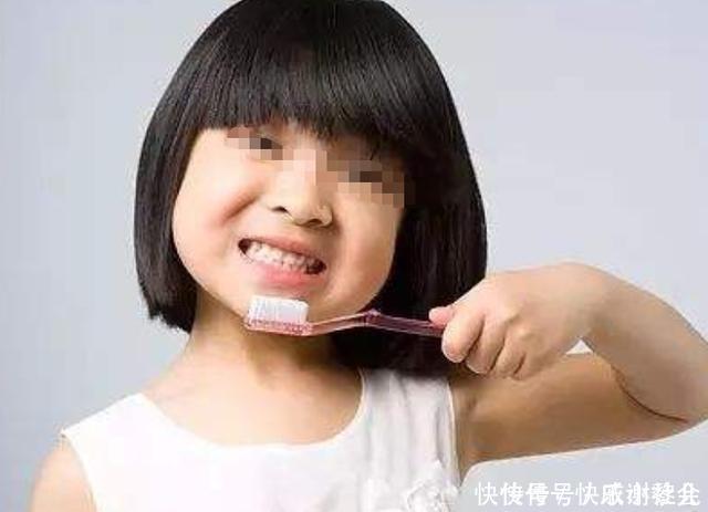 小米|3岁孩子满口蛀牙,妈妈却毫不在意说等换牙就好,医生怒斥无知