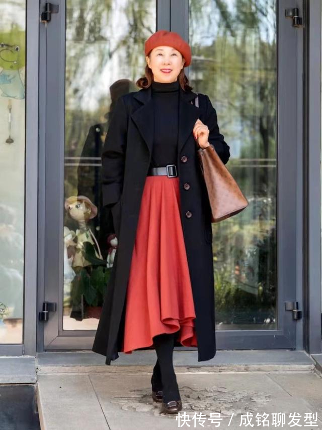 黑色|这才是老年人最美穿搭,65岁胖奶奶高级感的穿搭,时髦大气又减龄