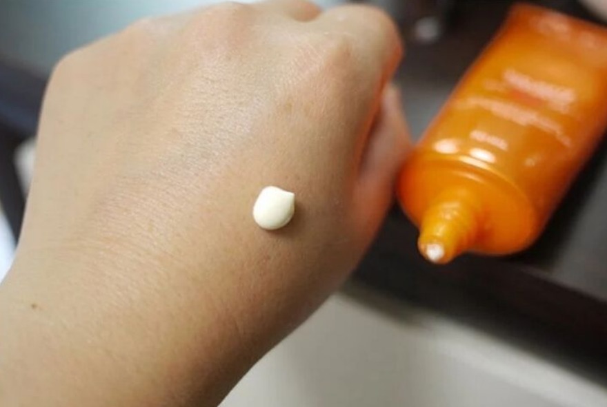 小姐姐 擦防晒霜的四个不能第三个容易长斑!