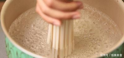 葱油|超级好吃的一碗面,10分钟就搞定,比葱油拌面香多了