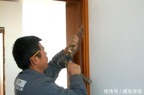 安装|一旦木工把木门安装成这样，你立马喊停，直接让他返工重新安装！