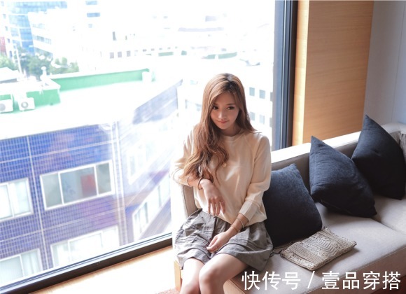 百搭|女神孙允珠高清时尚搭配:多色百搭简约薄款针织衫