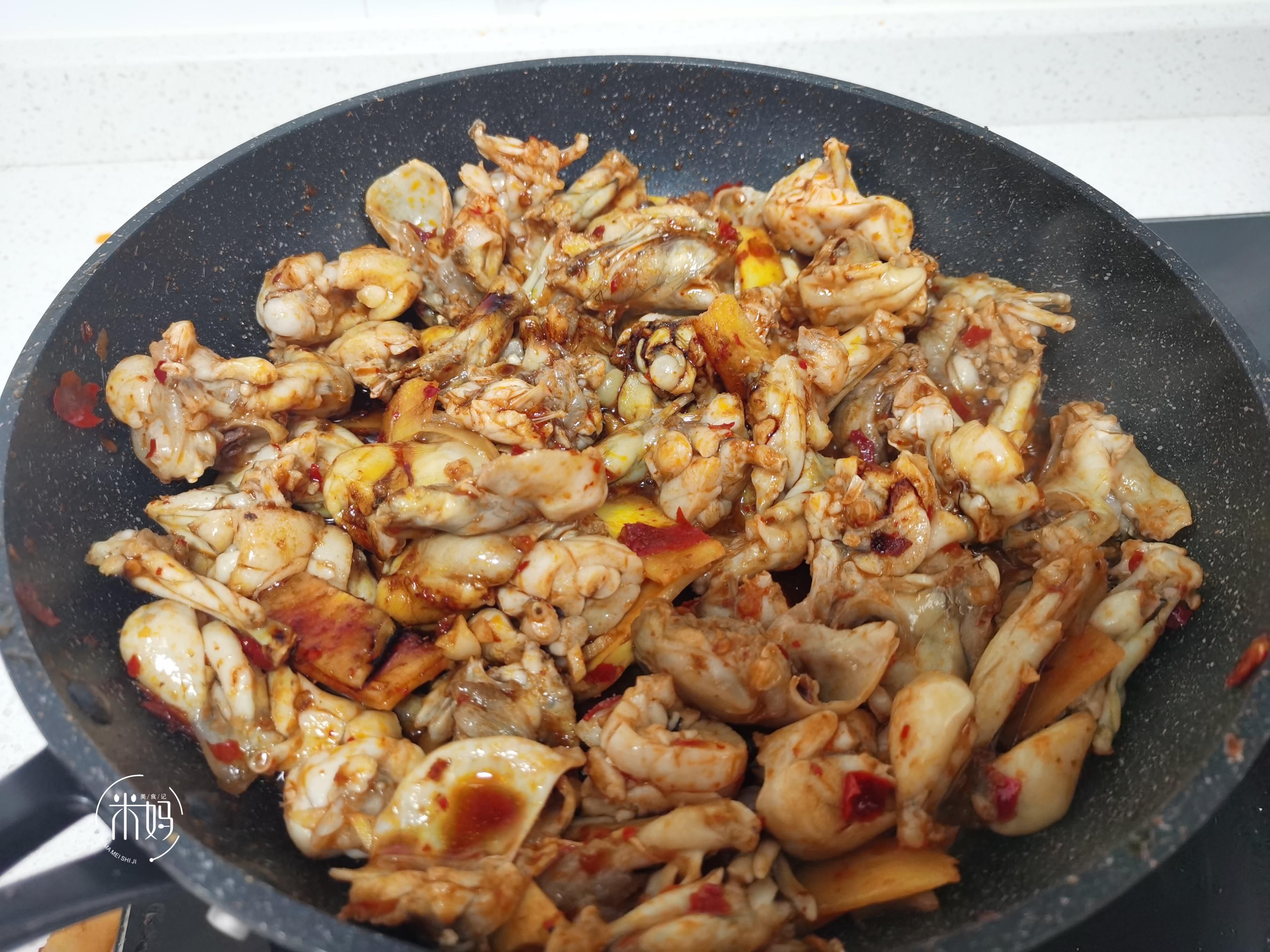 牛蛙|天热，吃此菜比猪肉牛肉过瘾，香辣爽滑不长膘，下酒下饭都超赞