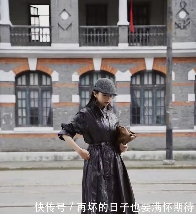 女人们,入冬后别忘记“风衣”穿搭,瞧三木示范,气质高级显身材