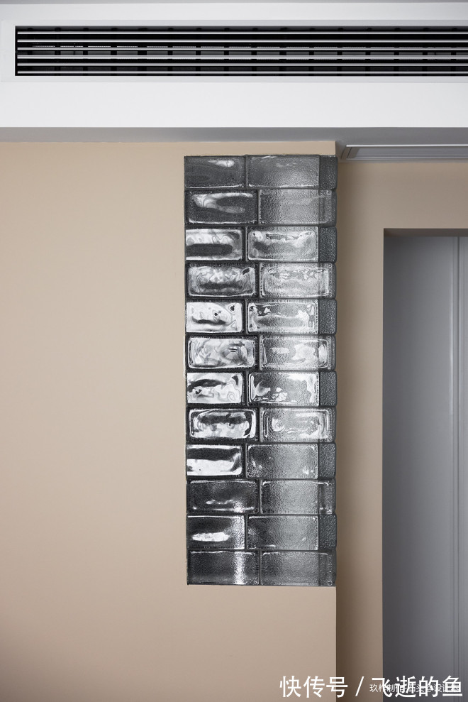 连通性|90㎡简约三居,秋日暖阳中的侘寂之美