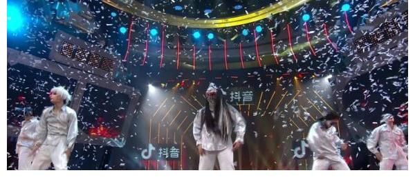 燃爆|《蒙面舞王》首场淘汰赛结果揭晓,炸裂舞台燃爆全场