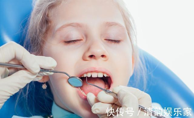 牙齿|小宝宝15颗烂牙全拔掉,根源还在家长身上,别让娃抱着奶瓶睡了