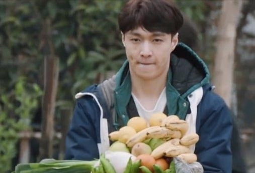 三线|同样吃粉,彭昱畅和张艺兴吃相不同,此就是三线和顶流的差距吗?