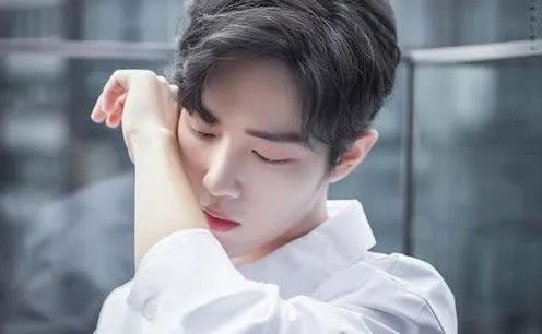 一问一答：蔡徐坤营业少？肖战奶新人？李易峰朱一龙炒兄弟情？