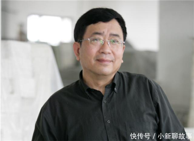 教材!余秋雨水平到底如何易中天评价很犀利,但不及金庸风趣幽默