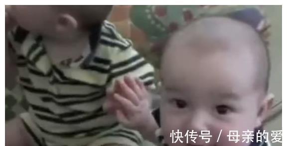 妈妈|宝宝看见镜子，因为好奇接下来的宝宝反应，宝妈被逗得哭笑不得