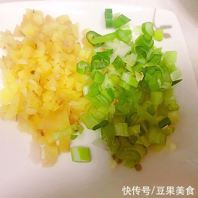 美食|陕西人饭桌上必不可少的美食～八宝辣子