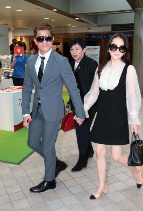 雪纺衫|方媛不愧是“天王嫂”,穿雪纺衫配黑色连衣裙甜美温柔,娇俏可爱