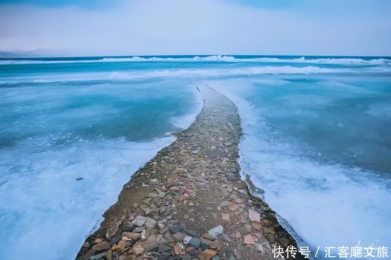 翻雪山穿沙漠，流连异域小镇，寻访新疆烂漫“花火”