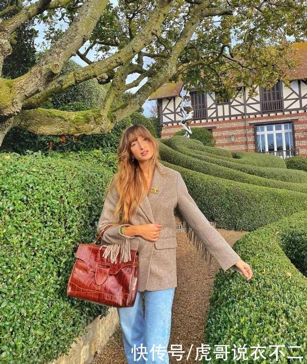 法国博主的穿搭好惊艳，高级又性感，“配色”时髦太适合春季了