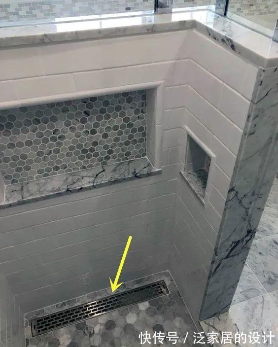 安装|很好奇:卫生间装长条地漏,为什么师傅要装在淋浴房门边?