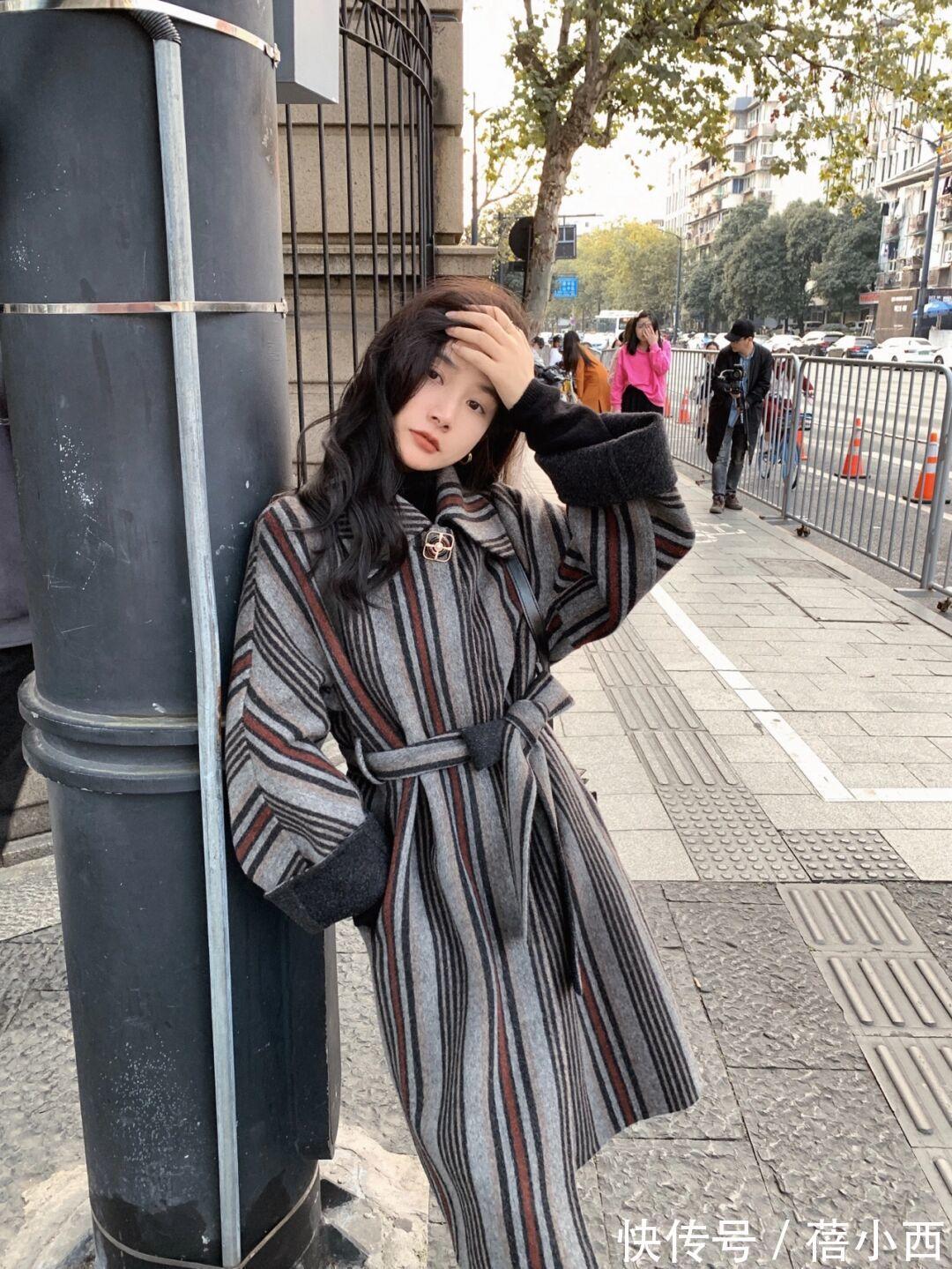 围巾|今年穿“大衣”才最in,内搭毛衣时髦优雅、下搭牛仔裤高级洋气