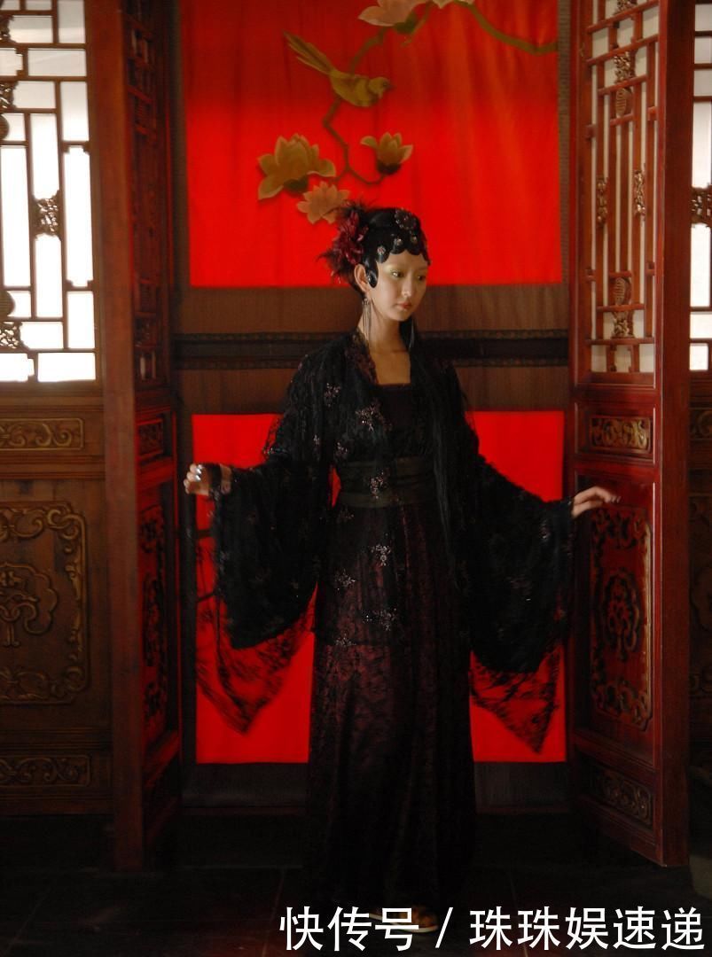 贾璜#秦可卿为何不反抗贾珍一顿早饭,尤氏让她喝的半碗汤里有答案