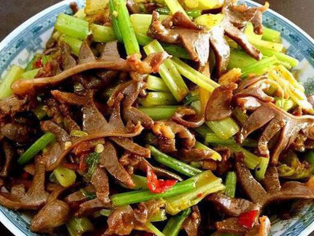 美食推荐小炒牛肉，剁椒炒鸡胗，香菇肉片，辣子鸡的做法
