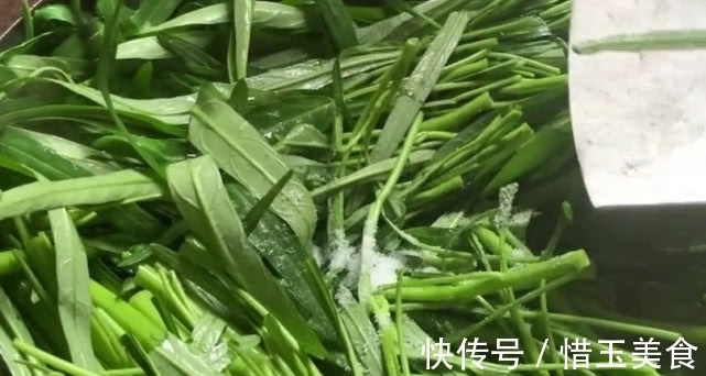 下饭菜|农家下饭菜有哪些,一盘空心菜一盘炒蛋,端上桌开胃下酒两不误
