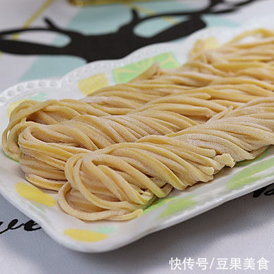 学会手工鸡蛋面,解锁正宗味儿