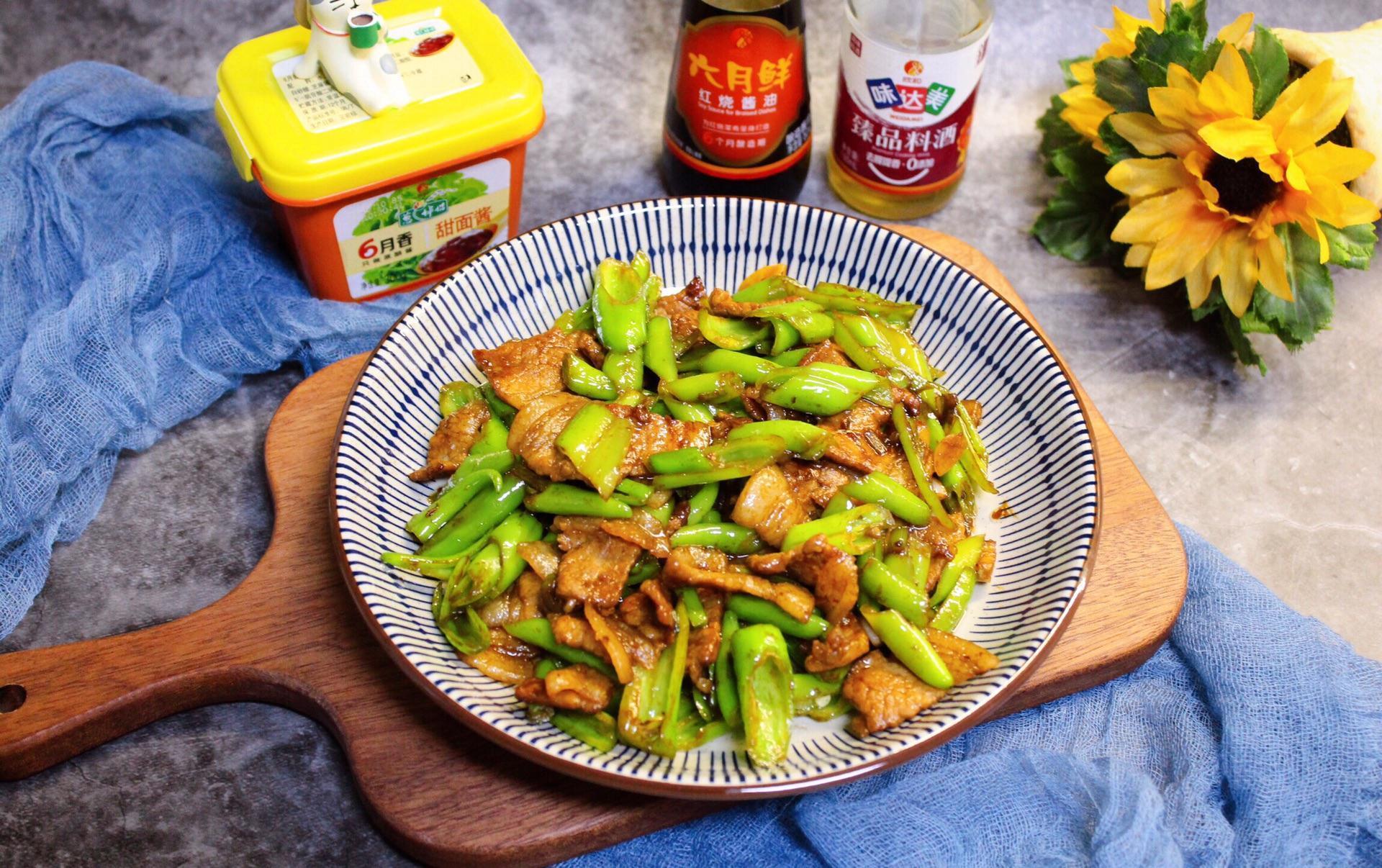 这样做出来的炒肉味道一级棒,一点也不输于饭店,又辣又开胃