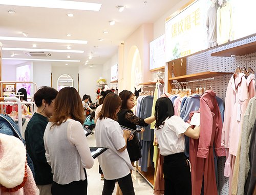 女人心2021秋冬新品发布会上再炫黑科技！