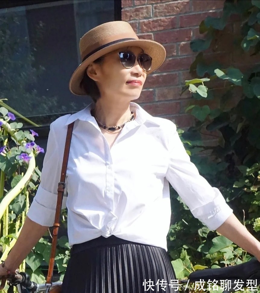 衬衫|六十岁的女人别乱穿,学会博主的这三种穿衣公式,随意大方又减龄