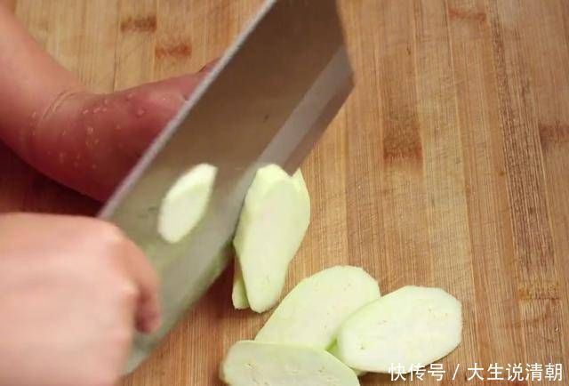 茄子和韭菜这样做，没想到这么好吃，我家一周吃5次，比吃肉还香