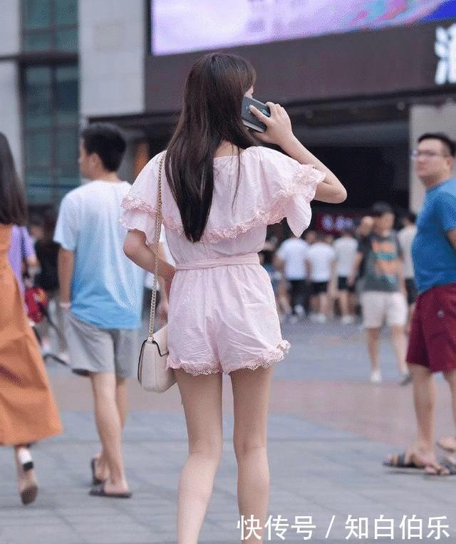 粉色连体裤搭配尖头高跟鞋,温婉雅致的穿搭,清爽怡人显温柔