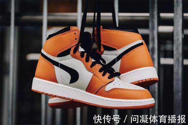 AJ1 有人买到一双「错版」北卡蓝 AJ1，网友：这运气也太好了