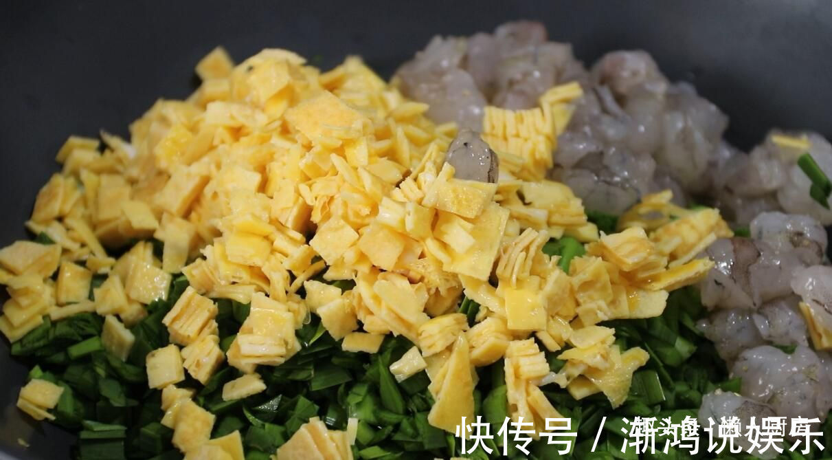 饺子皮|饺子皮别只会包饺子,教你做韭菜小笼包,不用揉面,不用发酵