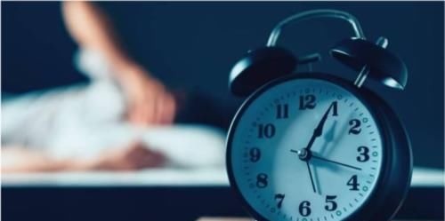 天然|半夜老是醒,早上醒太早都算失眠,喝水撒一把这种天然食材睡得香