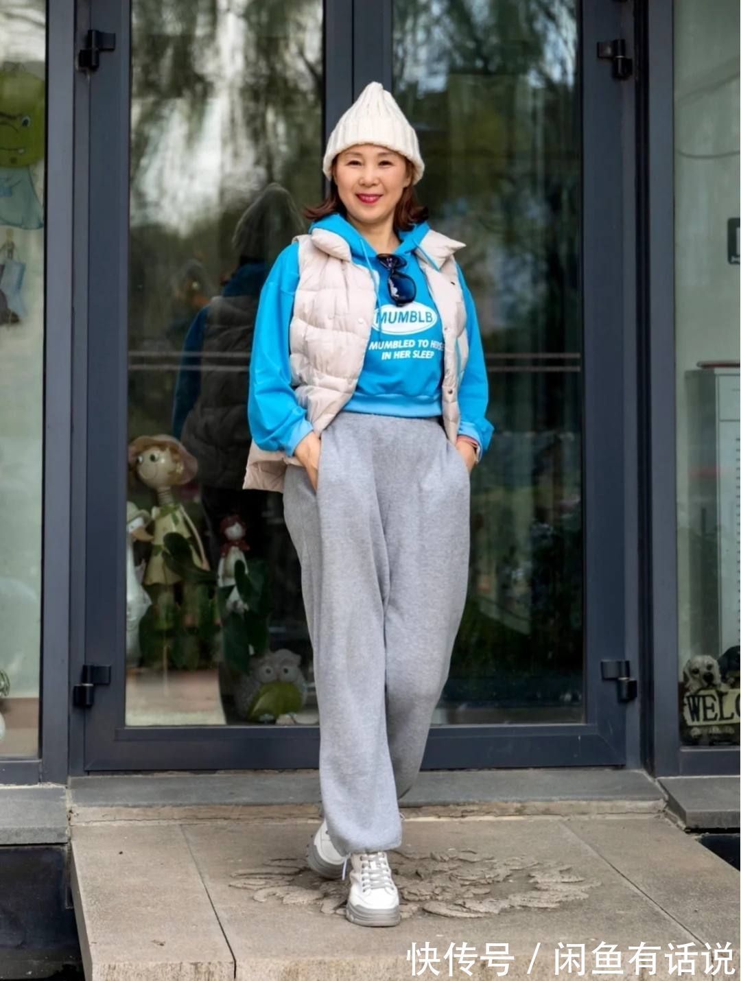 时髦|65岁奶奶用一件“羽绒马甲”,搭出冬天的温暖时髦,阿姨辈照穿美