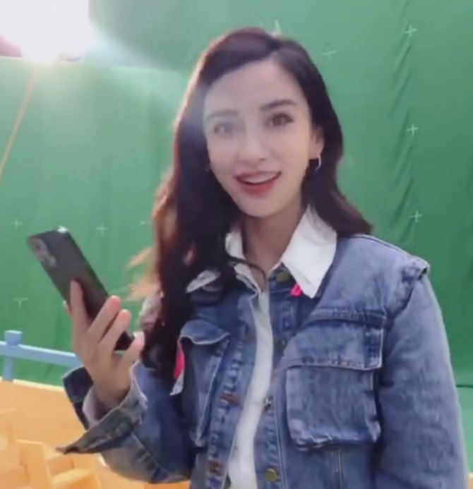 《跑男9》刚官宣不久，杨颖就现身直播间，谁知生图状态成为亮点