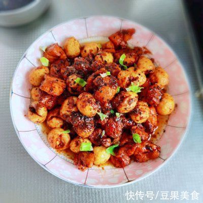 这道鹌鹑蛋烧鸡腿肉比大厨做的还好吃