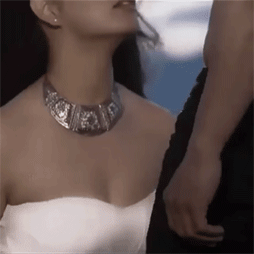 |搞笑GIF段子:姑娘,穿着恨天高不会走路,不要为难自己!