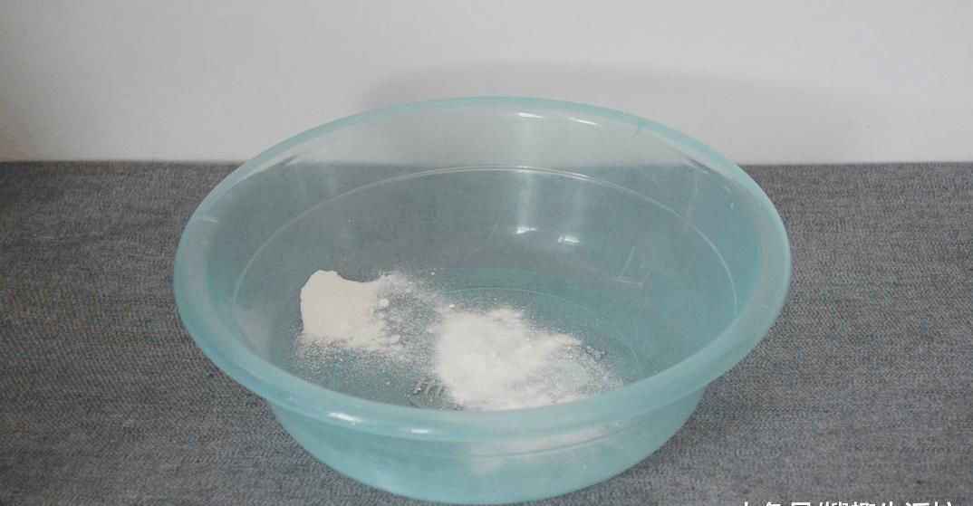 毛巾|厨房抹布又脏有油难清洗 教你一招用它泡一泡, 抹布比毛巾还干净